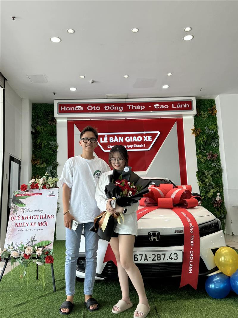 Bàn Giao Honda Civic RS 2023 về với gia đình bạn trẻ dễ mến tại Long Xuyên