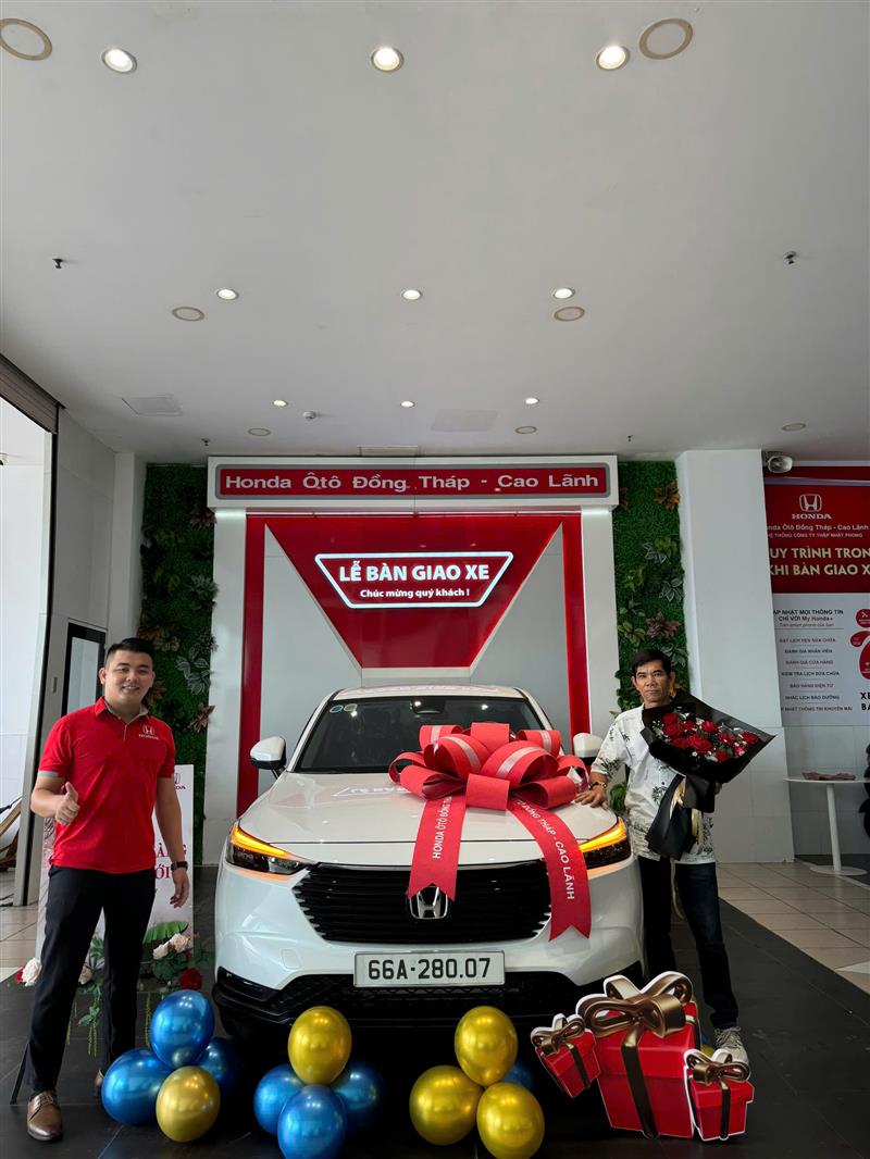 Giao Xe Cho Khách Hàng Tại Long Xuyên