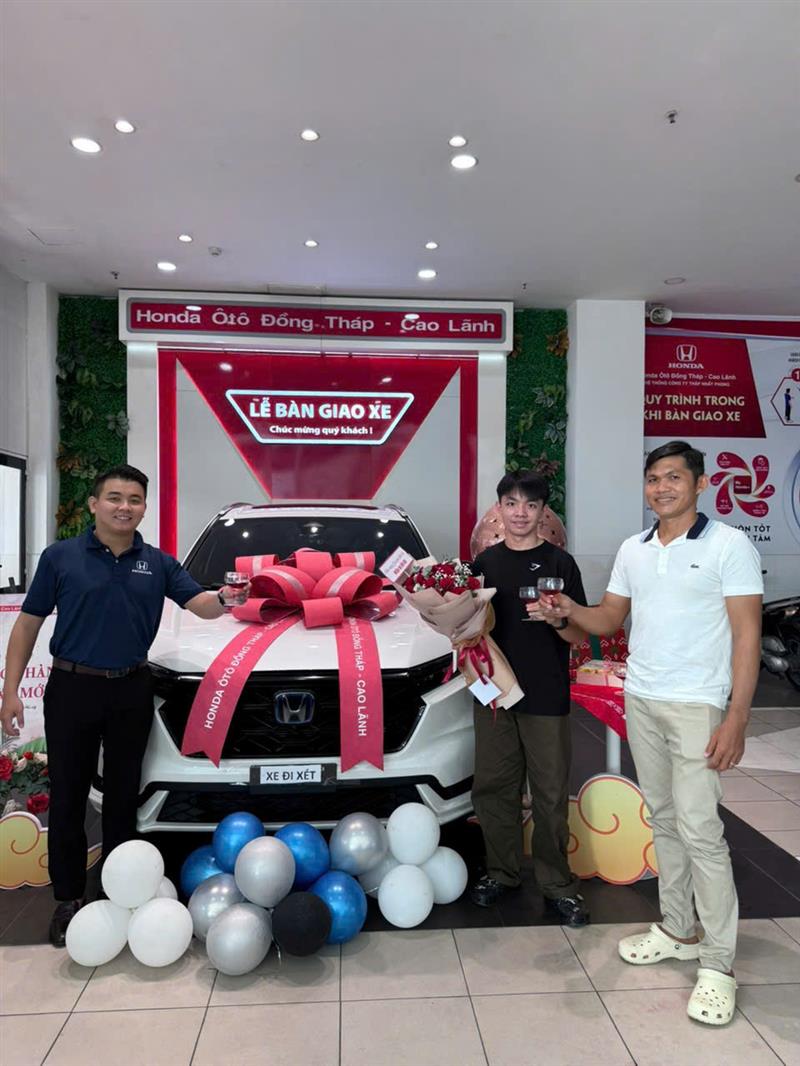 Bàn Giao Honda CRv HEV Về Với Gia Đình Anh Trí